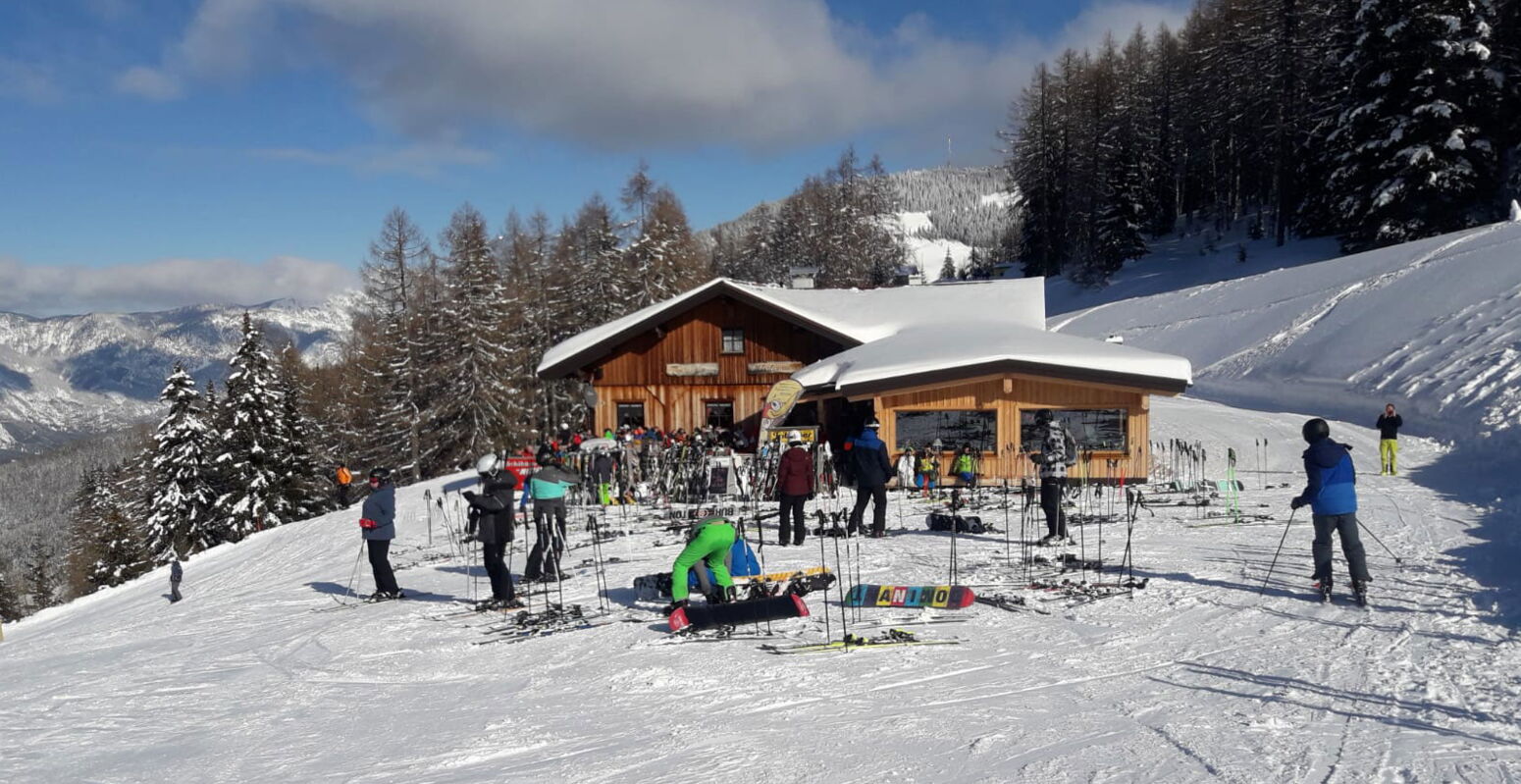 Sonnig und direkt an der Piste, die Mitterhausalm, was willl man mehr