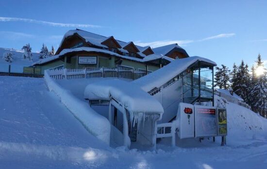 Die Schladminger Hütte befindet sich direkt gegenüber der Bergstation auf der Planai